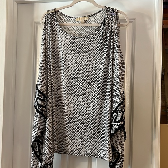 Michael Kors Cold Shoulder Beautiful Drape Blouse Reptile Pattern XL - Picture 7 of 7